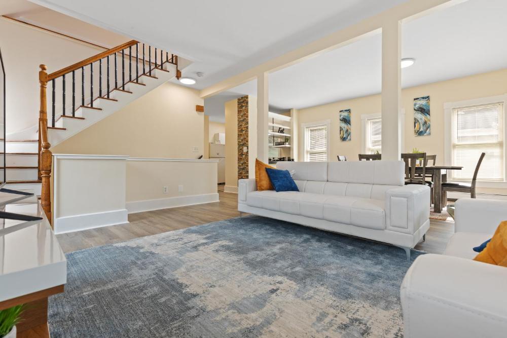 Skyrise Two Stories - Centrally Located